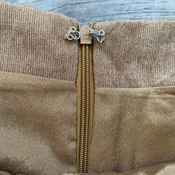 HYFVE brown mini skirt with front split corduroy like texture - Picture 5 of 9